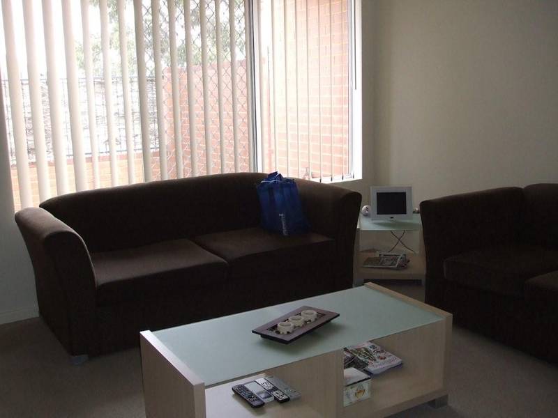 NEAR NEW TOWNHOUSE - 1 Week Rent Free to the Successful Applicant! Picture 1