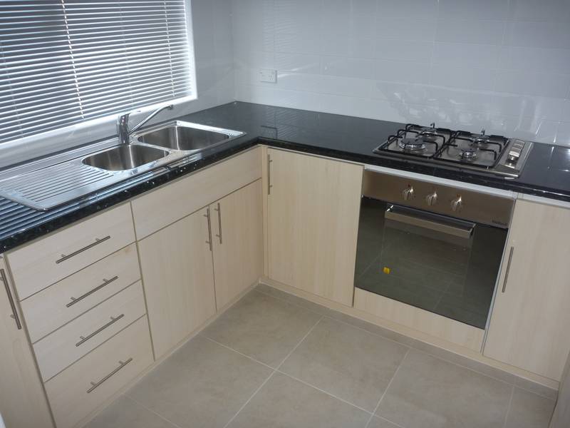 1 WEEKS FREE RENT! LARGE OPEN PLAN LIVING AREA!! Picture 2