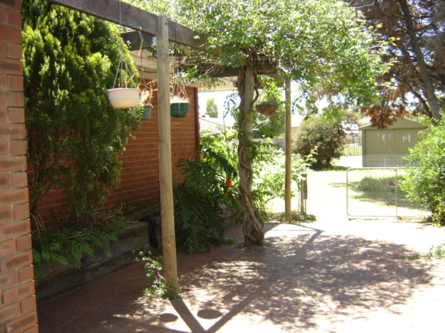 Central to Midland - viewings by appointment Picture 1