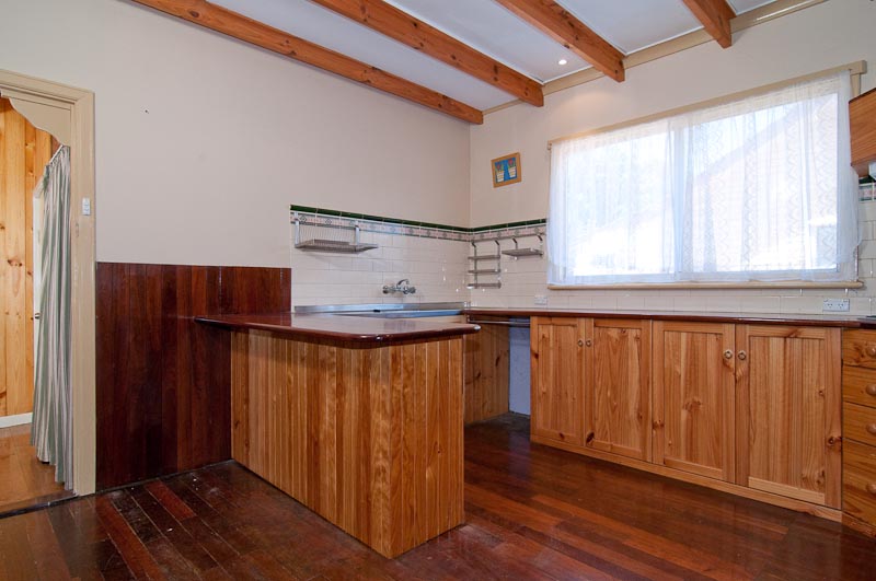 AFFORDABLE FAMILY HOME Picture 2