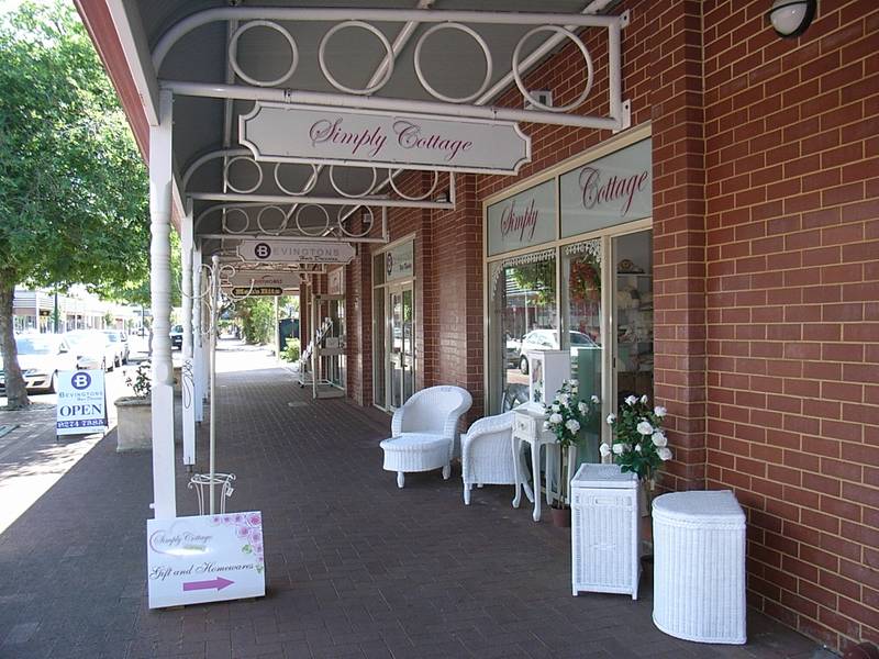 THE CRESCENT Picture 1