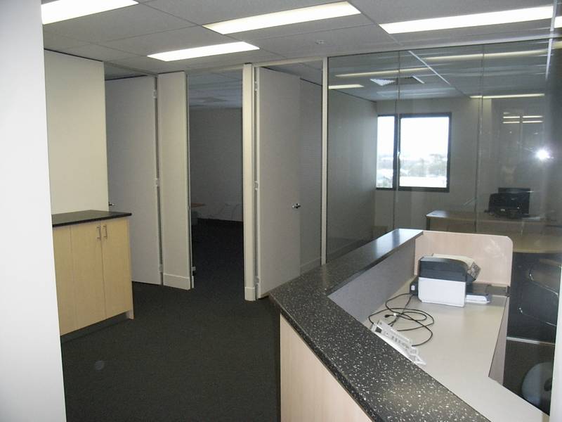 EXECUTIVE OFFICE SPACE Picture 2