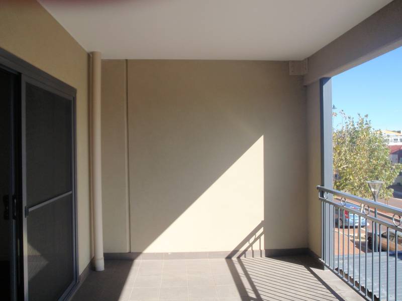 Modern 3x2 Inner City Apartment - Walk to Midland Gate! Viewing Friday 8th January 2.30 - 2.45pm Picture 3