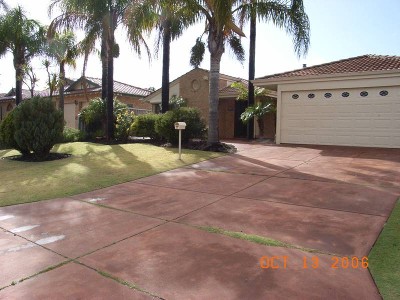 Pool maintenance & lawnmowing included in rental... Picture
