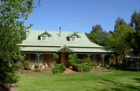 STUNNING HORSE PROPERTY Picture 1