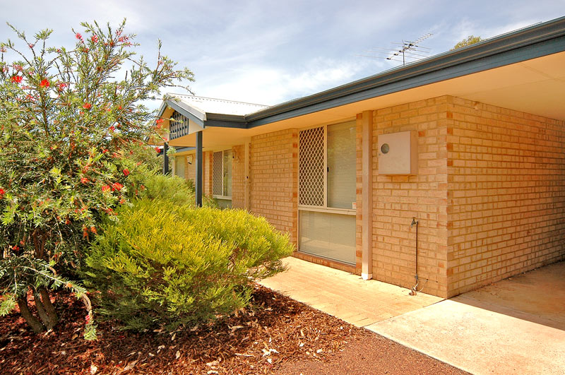 URGENT SALE - ALL OFFERS CONSIDERED Picture 2