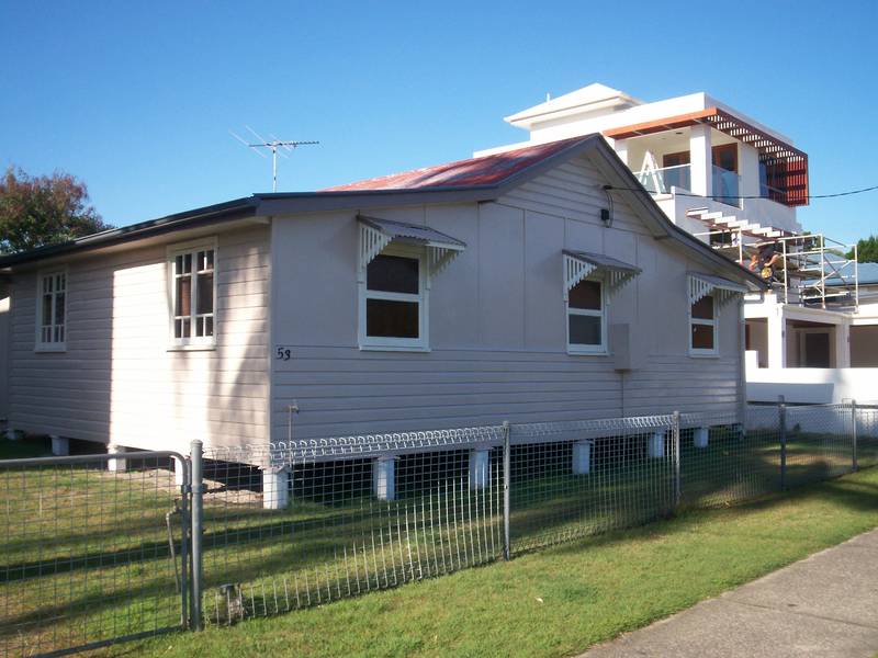 CLOSE TO CLUBS Picture 1