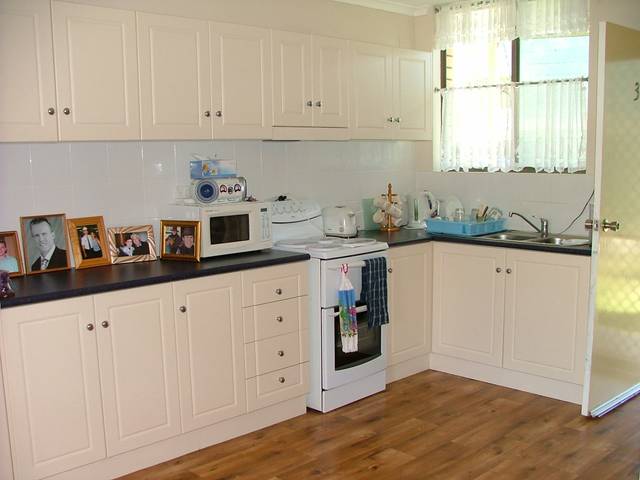 GROUND FLOOR UNIT CLOSE TO WATER Picture 2