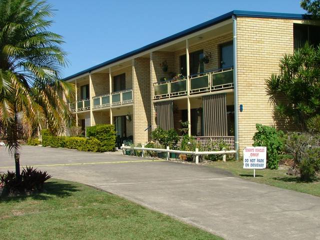 GROUND FLOOR UNIT CLOSE TO WATER Picture 1