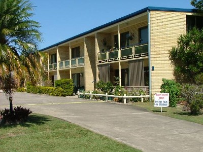 GROUND FLOOR UNIT CLOSE TO WATER Picture