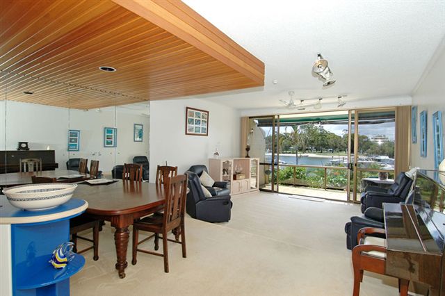 Executive Marina Living Picture 1