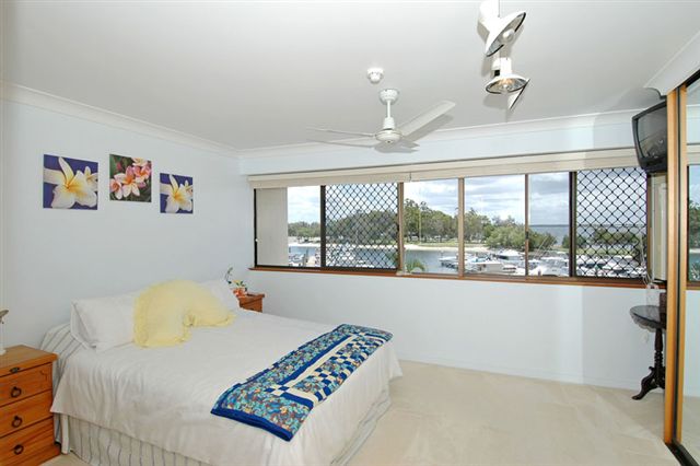 Executive Marina Living Picture 2