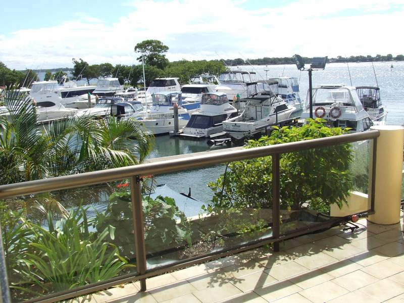 Executive Marina Living Picture 3