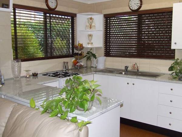 Renovated Beauty Just 170m From The Water Picture