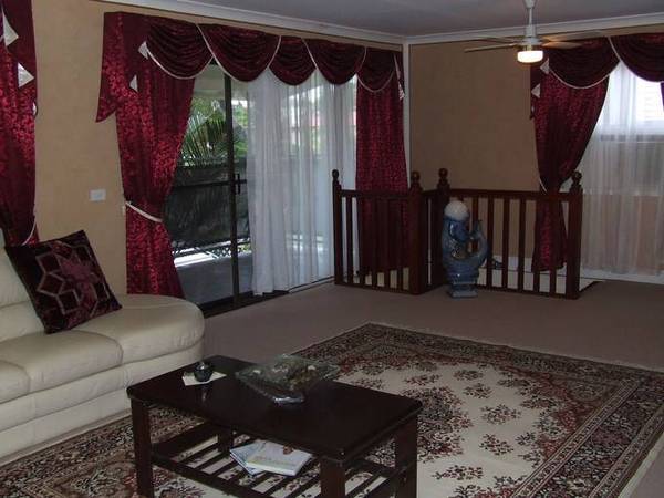 Renovated Beauty Just 170m From The Water Picture