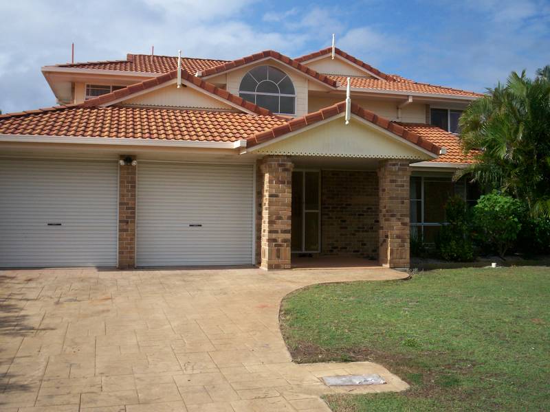 Secluded Canal Home Living Picture 3