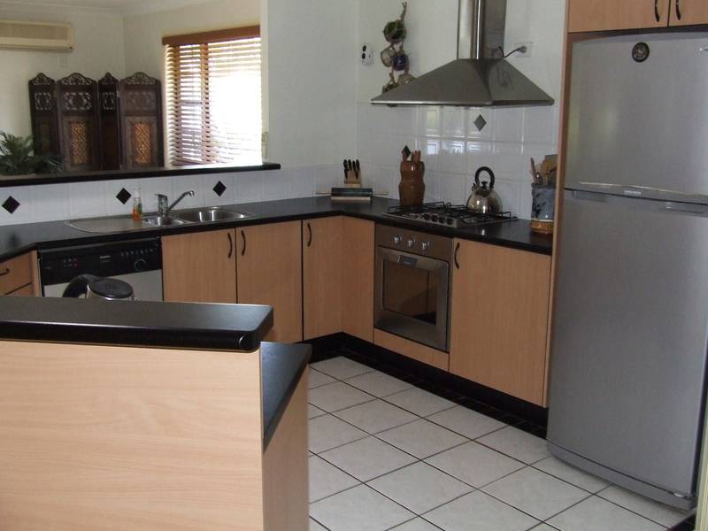 Spectacular Home - Gorgeous Pool Area Picture 2