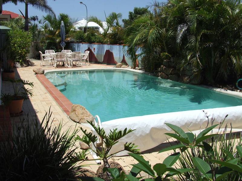 Spectacular Home - Gorgeous Pool Area Picture 3