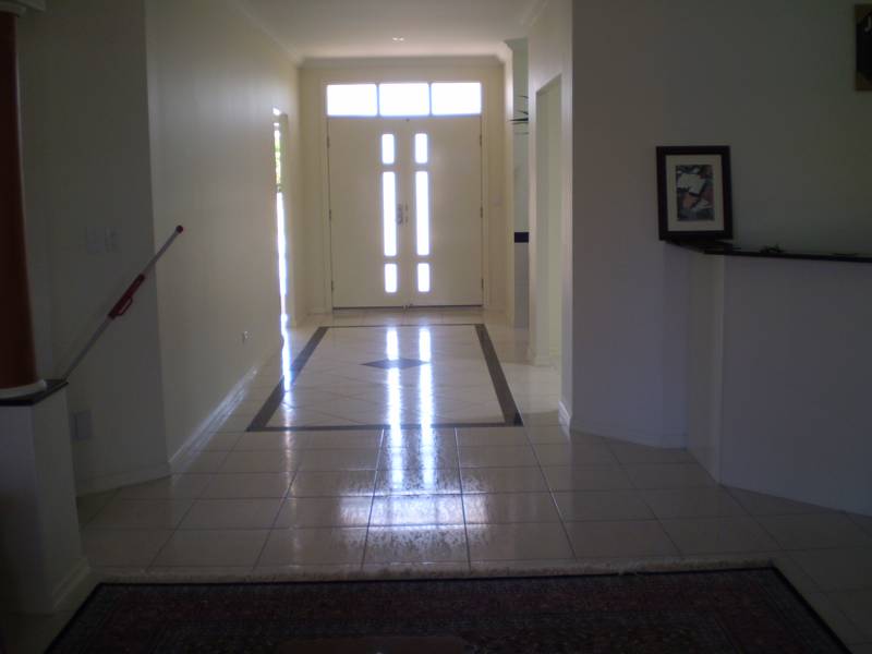 HAS IT ALL Picture 1