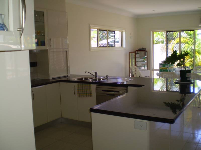 HAS IT ALL Picture 3