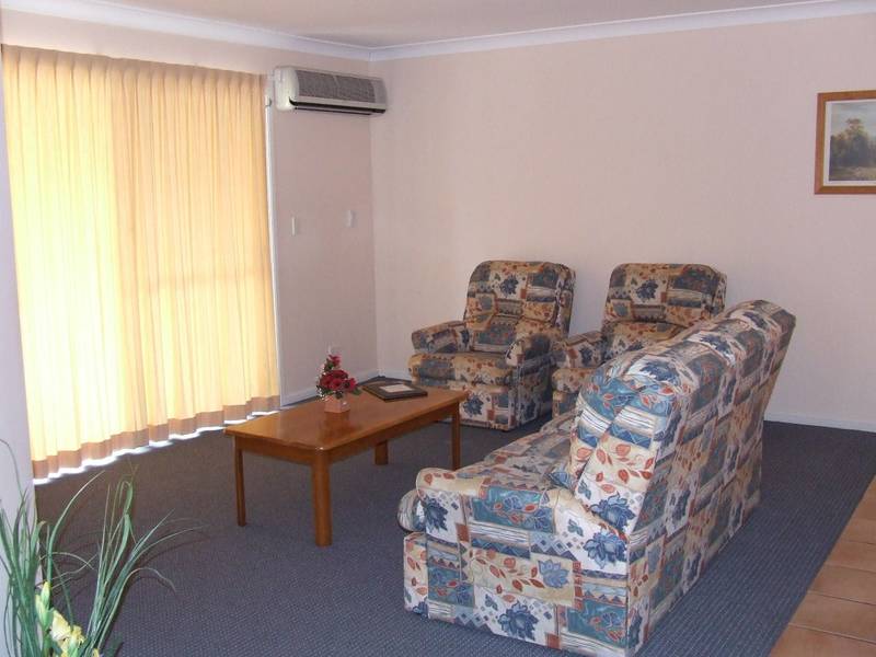 Waterfront Unit Picture 3