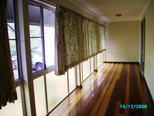 FAMILY HOME WALK SHOPS AND SURF BEACH Picture 2