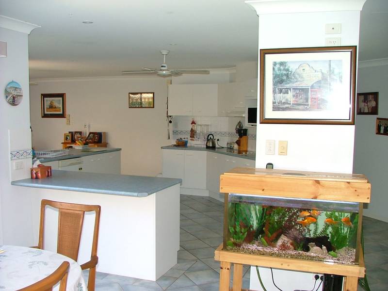 Family Home In Quiet, Handy Location Picture 3