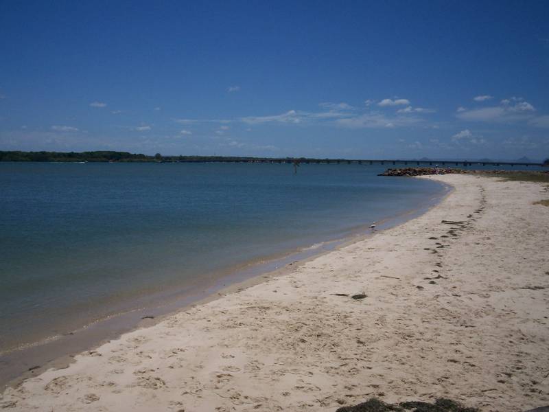 FABULOUS WATERFRONT ELEGANCE Picture 2