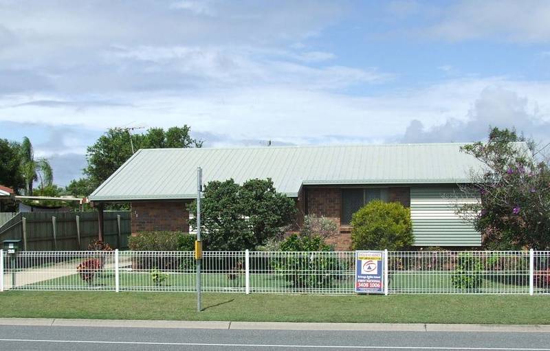 3 Bedrooms, Brick & Under $300,000!!! Picture 1