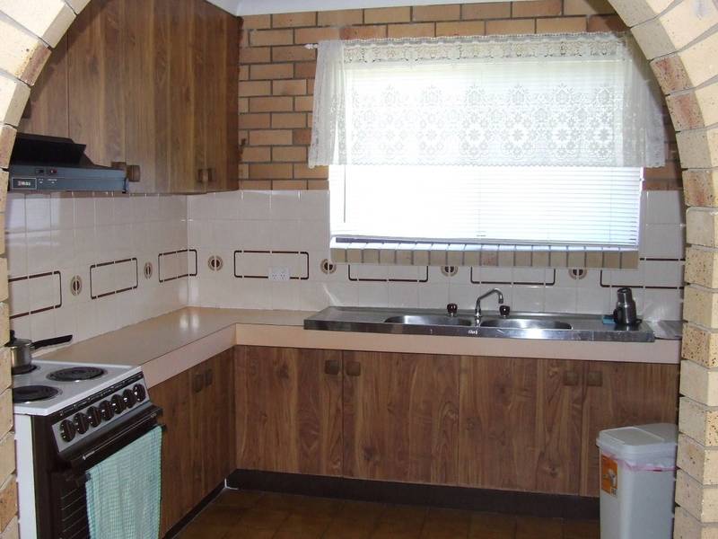 Ideal Location - 170m to Waterfront Picture 2