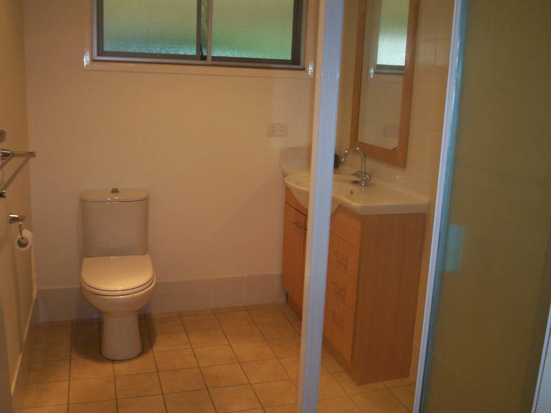 SPACIOUS SURF SIDE RETREAT Picture 3