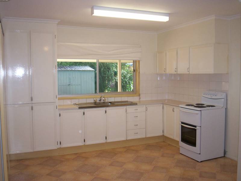 SPACIOUS SURF SIDE RETREAT Picture 2