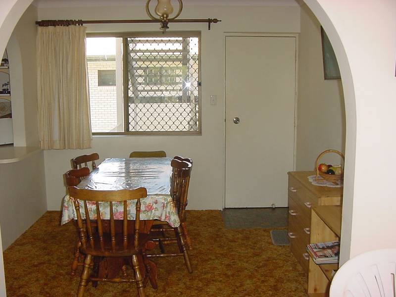 FIRST FLOOR WATERFRONT UNIT Picture 3