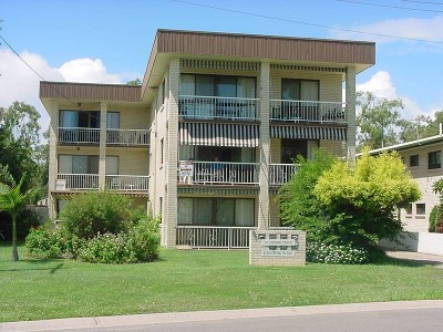 TWO BEDROOM GROUND FLOOR WATERFRONT UNIT Picture