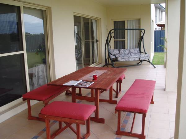 PACIFIC HARBOUR CANAL HOUSE WITH PONTOON Picture 3