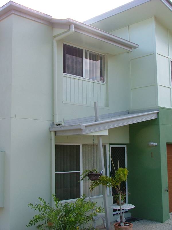 Classy Townhouse In Sought After Location Picture 3