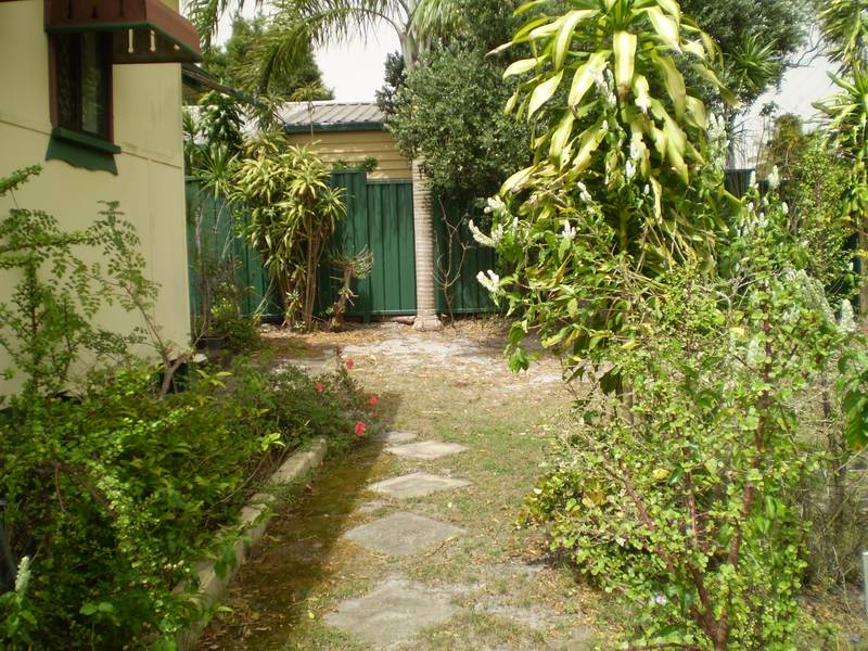 Cottage near RSL Picture 3