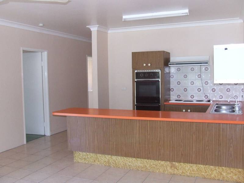 LOOK NO FURTHER... Picture 3