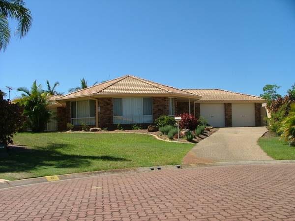 HOME WITH A POOL Picture 1