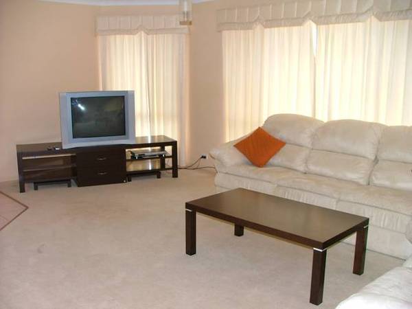 HOME WITH A POOL Picture 2