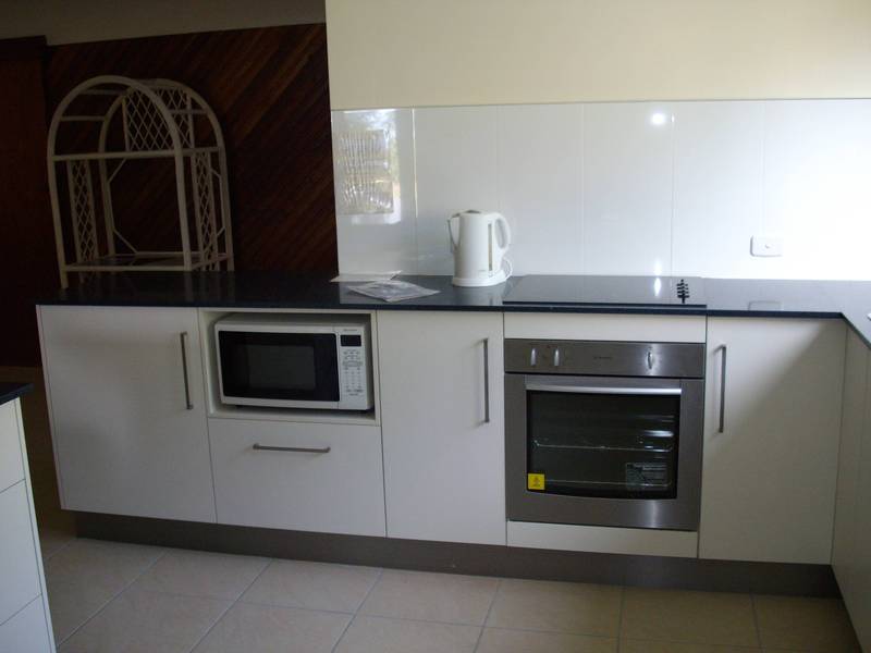 ABSOLUTE BEACHFRONT HOUSE Picture 3