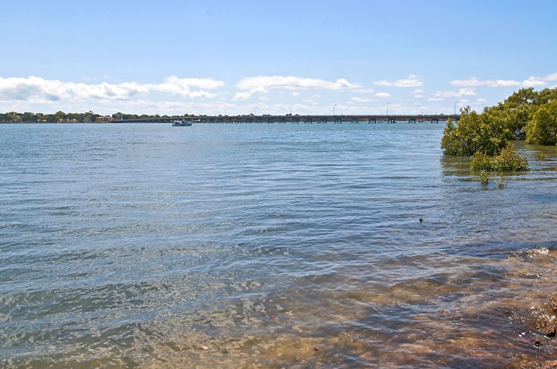 Spinnaker Blue: Absolute Waterfront Complex Picture 2