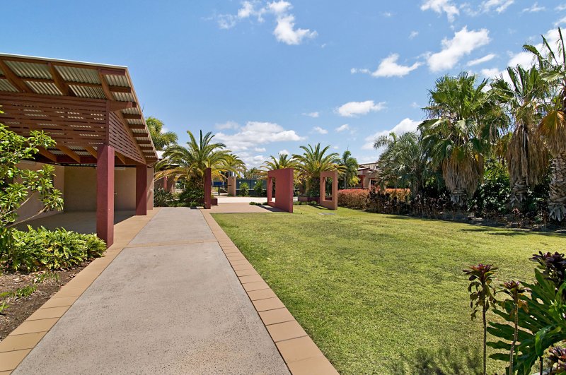 Spinnaker Blue: Luxurious House Sized Apartments Picture 3