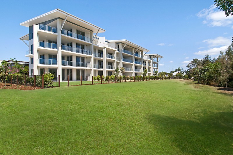 Spinnaker Blue: Picture Perfect Coastal Living Picture 3