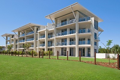 Spinnaker Blue: Prestige New Complex On The Water Picture Spinnaker Blue: Prestige New Complex On The Water Picture