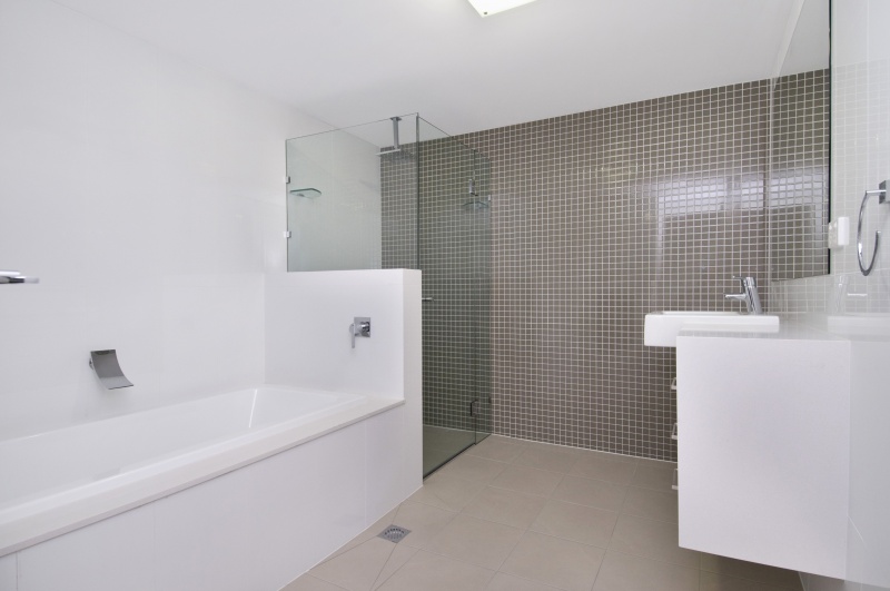 Spinnaker Blue: Prestige New Complex On The Water Picture 3