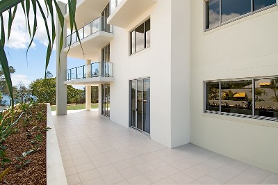 Spinnaker Blue: Prestige New Complex On The Water Picture Spinnaker Blue: Prestige New Complex On The Water Picture