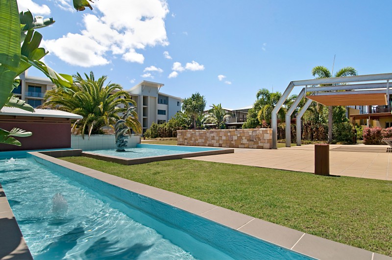 Spinnaker Blue: Prestige New Complex On The Water Picture 1