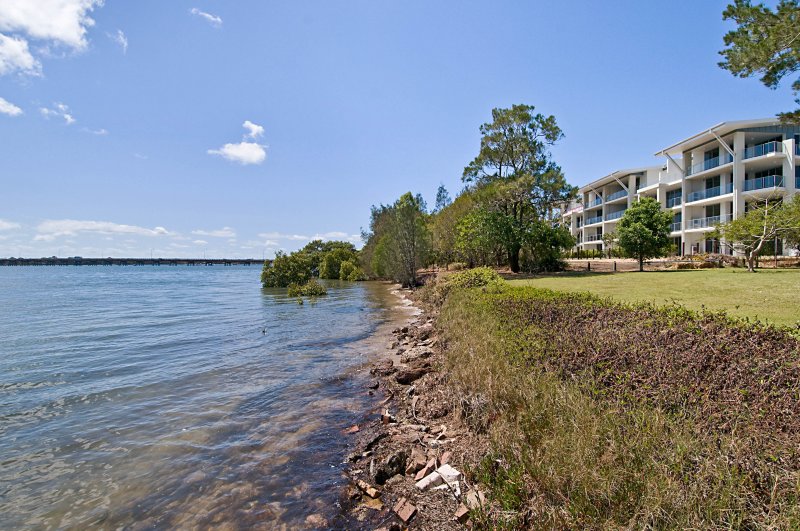 Spinnaker Blue: Prestige New Complex On The Water Picture 2