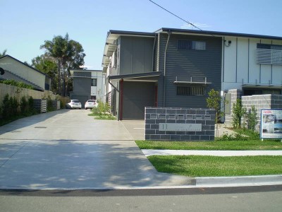MODERN BRAND NEW TOWNHOUSE CLOSE TO WATERFRONT AND SHOPS Picture